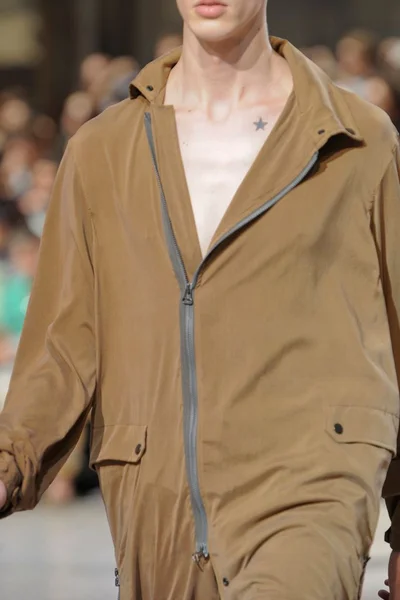 Look 13